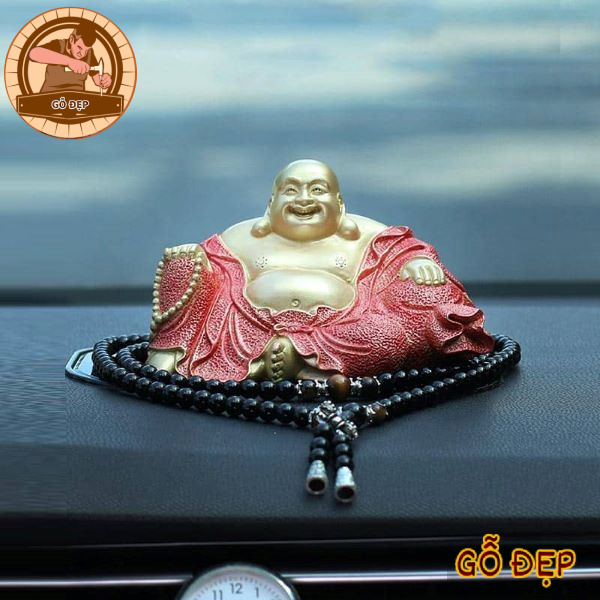 Tượng Di Lạc đặt ở vị trí đầu xe ô tô 
