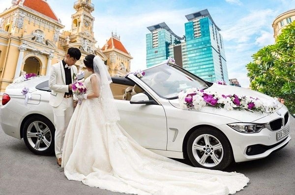 top-nhung-mau-trang-tri-xe-hoa-cuoi-don-gian-sang-trong