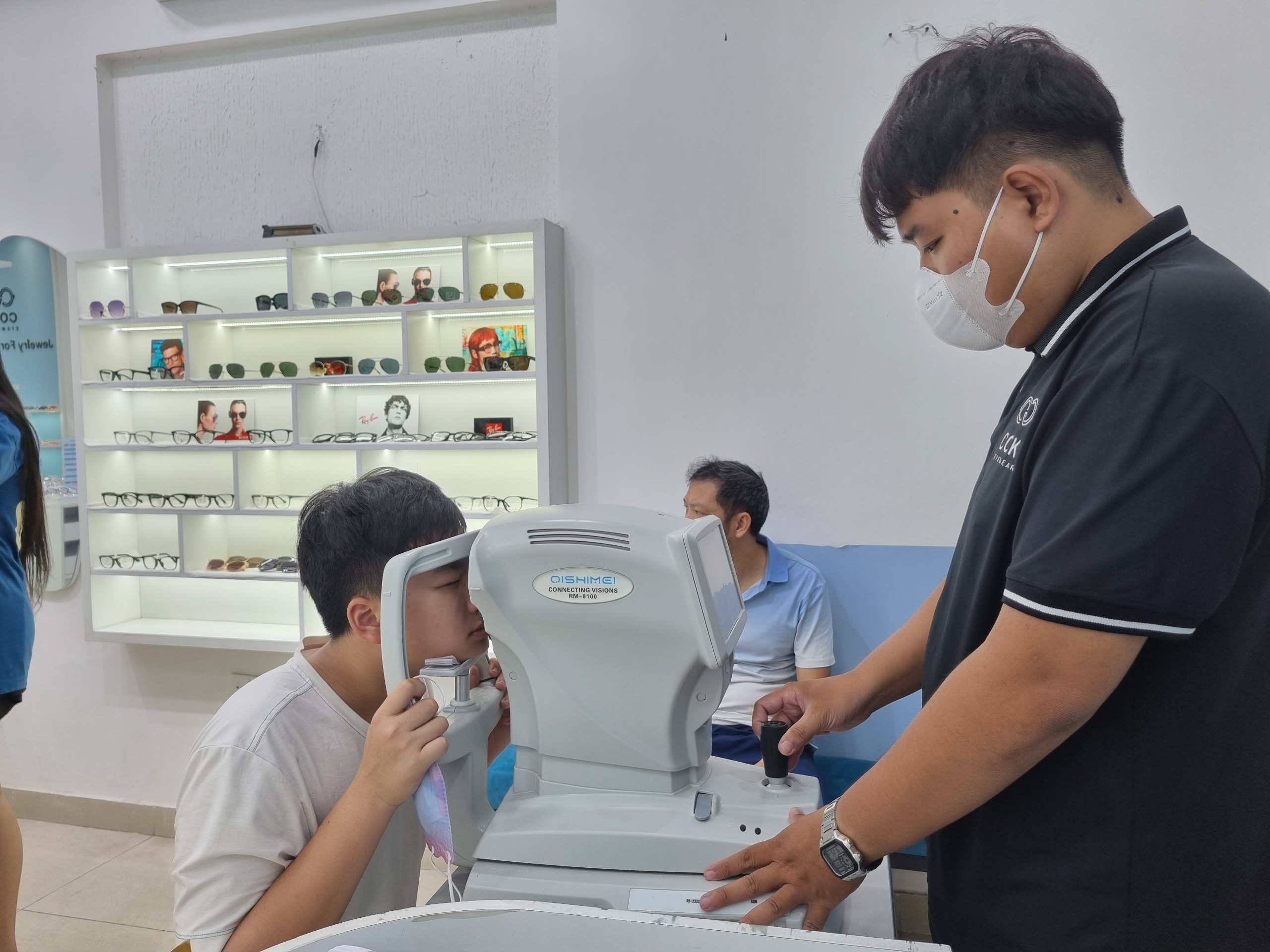 KIỂM TRA, ĐO MẮT CHUẨN QUỐC TẾ 12 BƯỚC TẠI KÍNH MẮT COKI