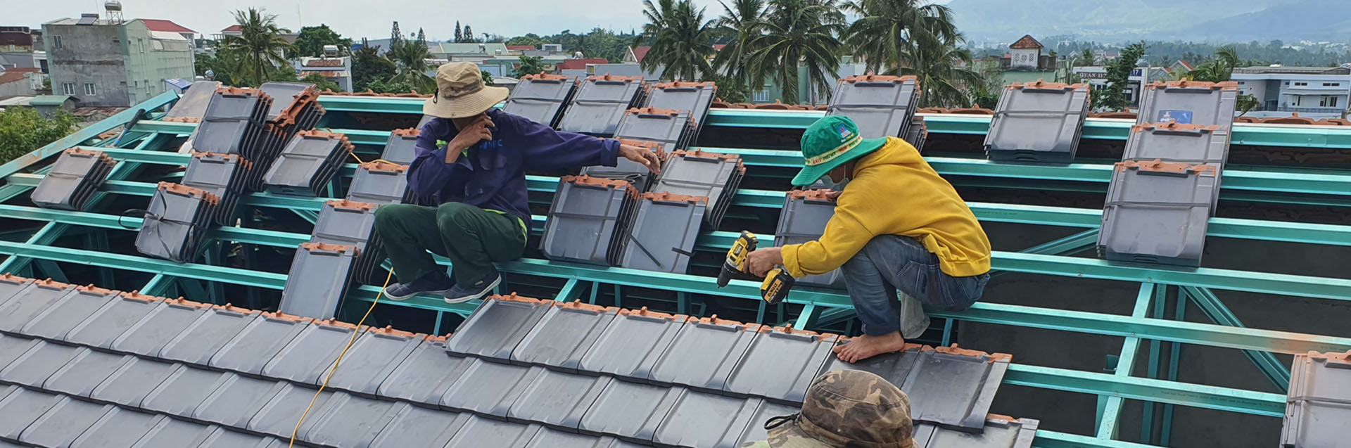 Thi công lợp mái ngói - Hệ thanh kèo thép nhẹ