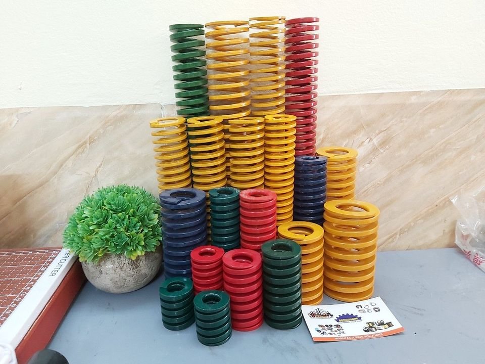 Lò xo khuôn mẫu là gì? Phân loại và ứng dụng trong công nghiệp hiện đại