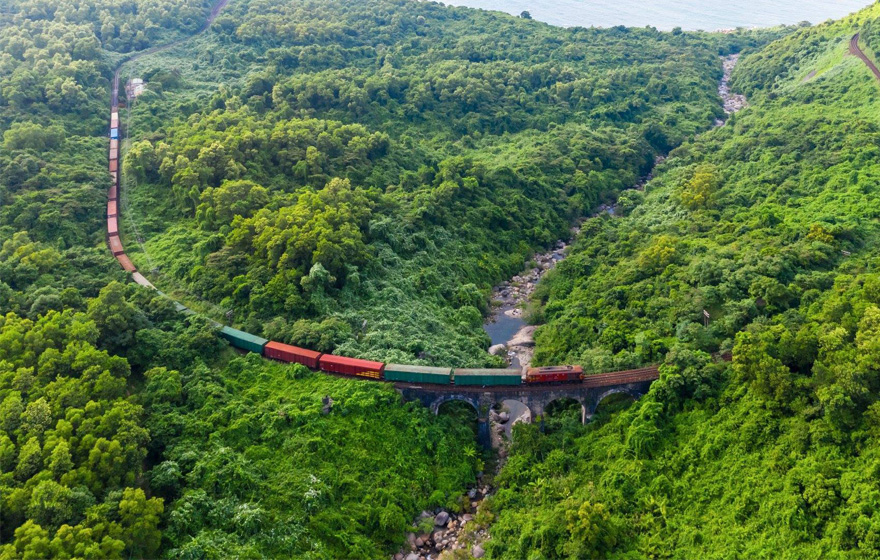 lac-giua-chon-co-tich-o-nha-ga-tren-deo-hai-van
