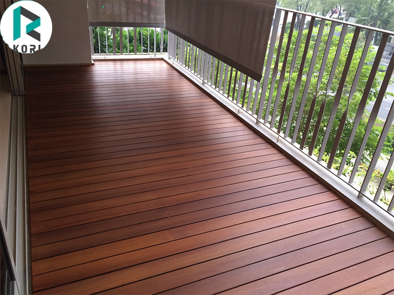 Lát Sàn Gỗ Ban Công Chung Cư