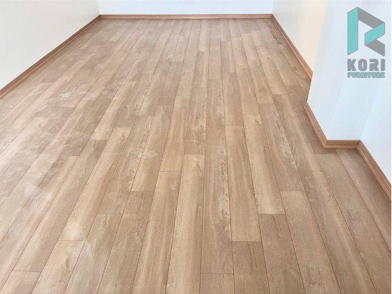 Báo Giá Sàn Gỗ Công Nghiệp Chịu Nước: Sự Thật Đắt Giá Ít Ai Ngờ Tới!