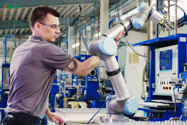 Cobot - Giải pháp tối ưu cho hệ thống bơm keo tự động