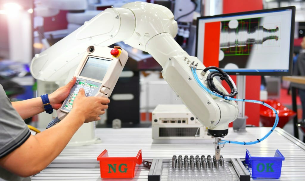 Tìm hiểu lý do tại sao các nhà sản xuất từ ngành công nghiệp ô tô đến điện tử đang tự động hóa các ứng dụng cánh tay robot