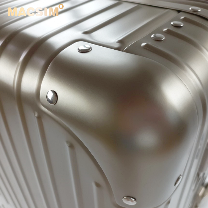 Vali hợp kim nhôm nguyên khối MS1104 nhãn hiệu Macsim cao cấp màu ti-gold cỡ 26 inches