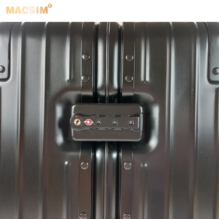 Vali du lịch cao cấp chất liệu hợp kim nhôm nguyên khối MS1104 nhãn hiệu Macsim màu đen cỡ 26 inches