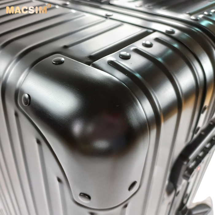 Vali du lịch cao cấp chất liệu hợp kim nhôm nguyên khối MS1104 nhãn hiệu Macsim màu đen cỡ 26 inches