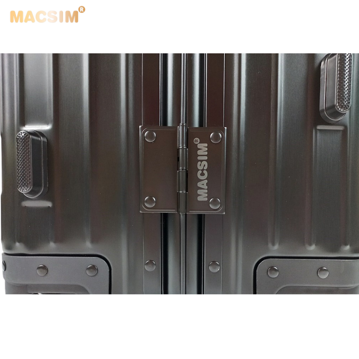 Vali du lịch cao cấp chất liệu hợp kim nhôm nguyên khối MS1104 nhãn hiệu Macsim màu đen cỡ 26 inches