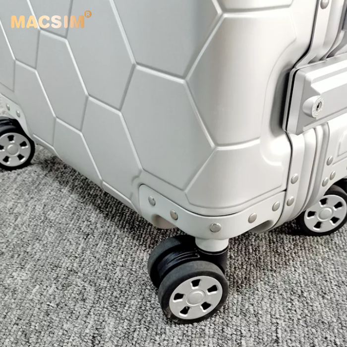 [1/2 GIÁ]Vali nhôm đúc 20 inch – Khóa vân tay – Lỗi nhẹ nứt nhựa trong | Có video thật | Duy nhất 1 cái | Giá tốt