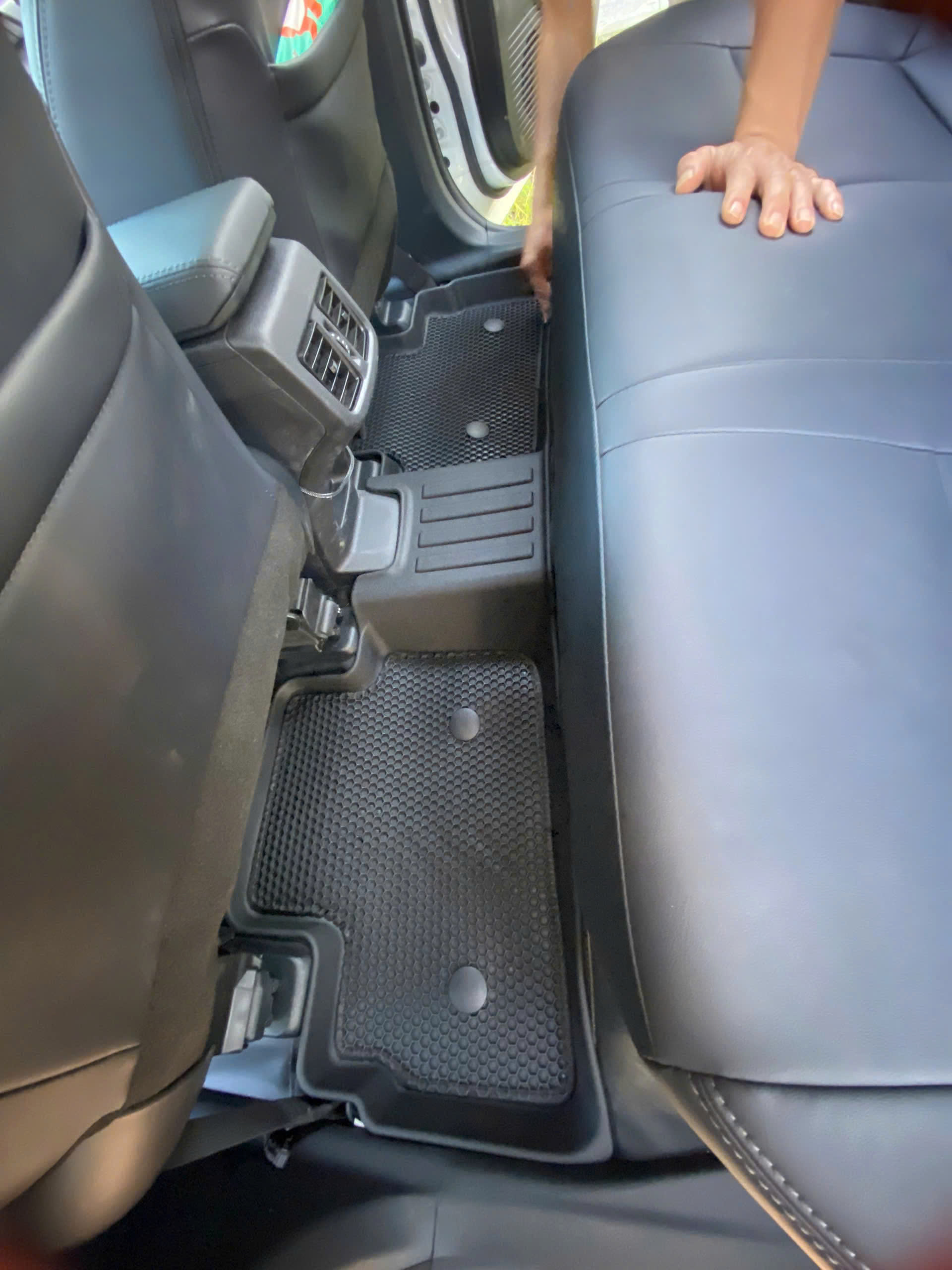 Thảm lót sàn xe TPE Toyota Yaris Cross 2023-2026 (Mã 03 LG)