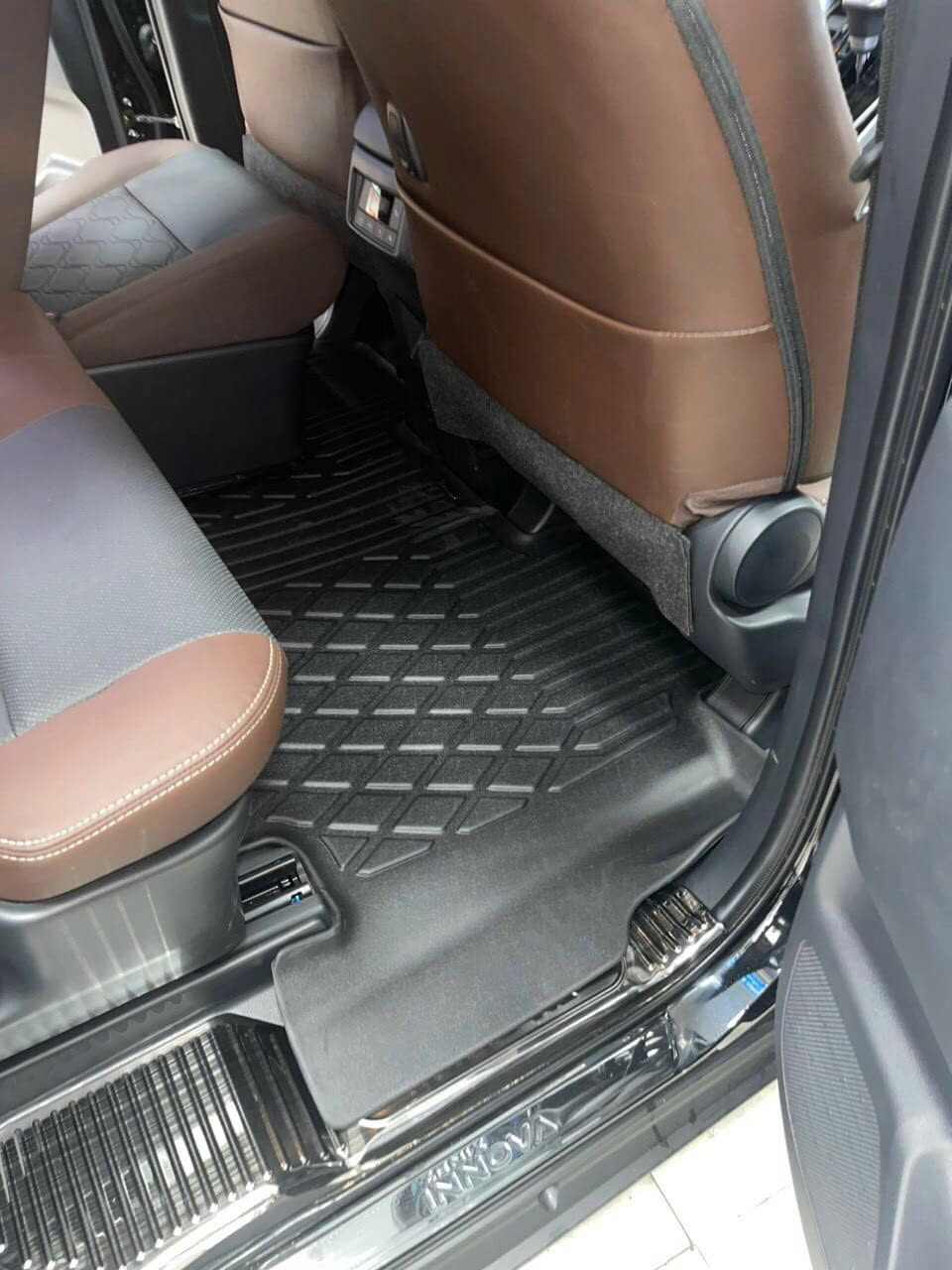 Thảm ô tô tràn viền Toyota Innova Cross 2023-2026-8 chỗ (Mã S1)