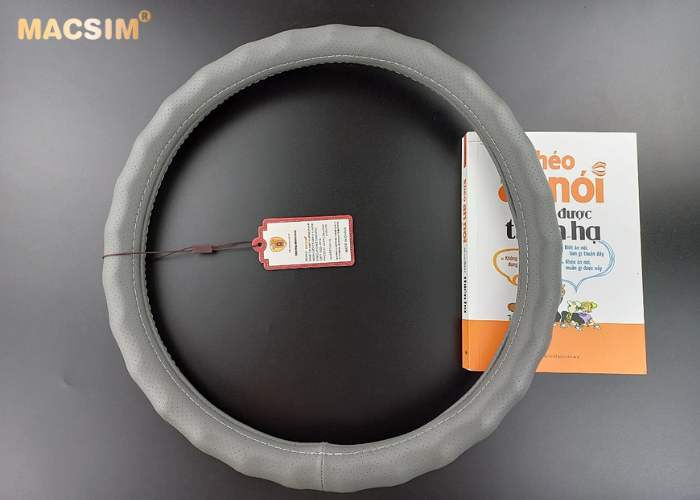Bọc vô lăng cao cấp Macsim mã 8890 màu ghi xám - Chất liệu da thật 100%, khâu tay thủ công size M
