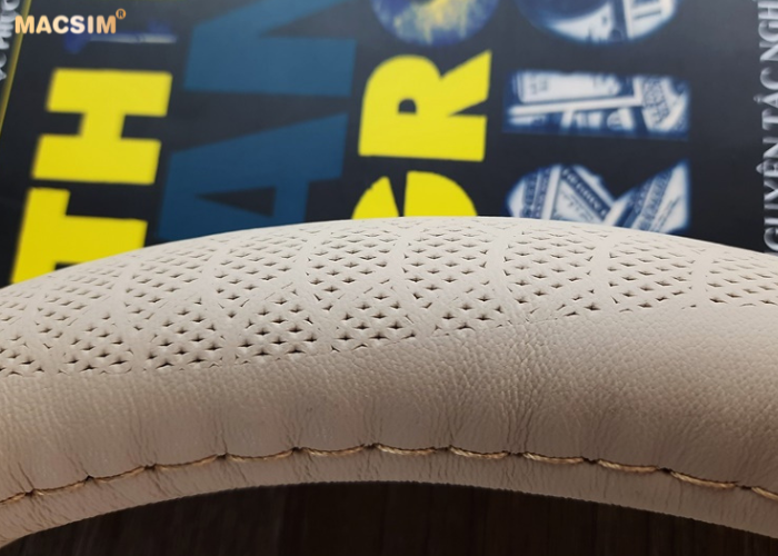 Bọc vô lăng cao cấp Macsim 8925 màu be -  chất liệu da thật 100%, khâu tay thủ công size M phù hợp các loại xe