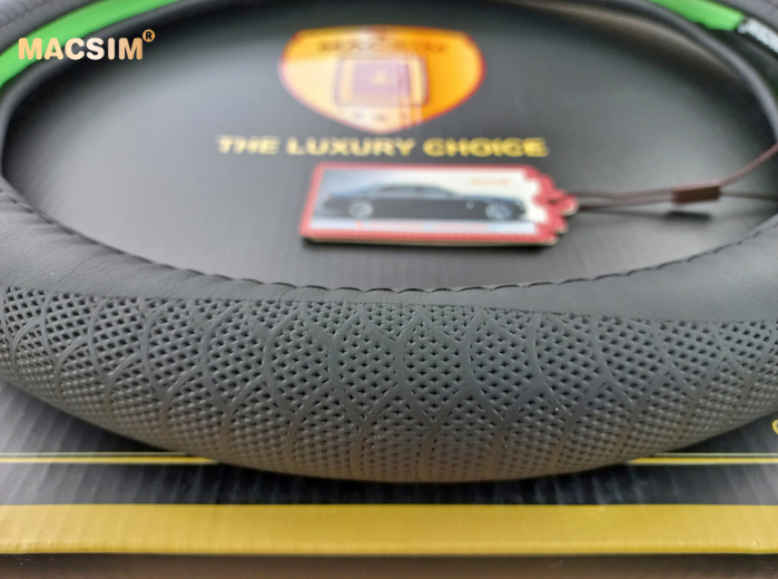 Bọc vô lăng cao cấp Macsim 8925 màu đen -  chất liệu da thật 100%, khâu tay thủ công size M phù hợp các loại xe