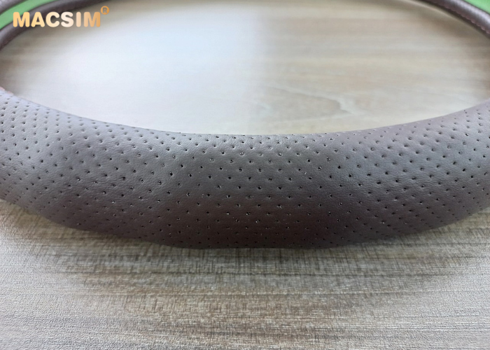 Bọc vô lăng cao cấp Macsim mã 8932 màu coffee - Chất liệu da thật - Khâu tay 100% size M