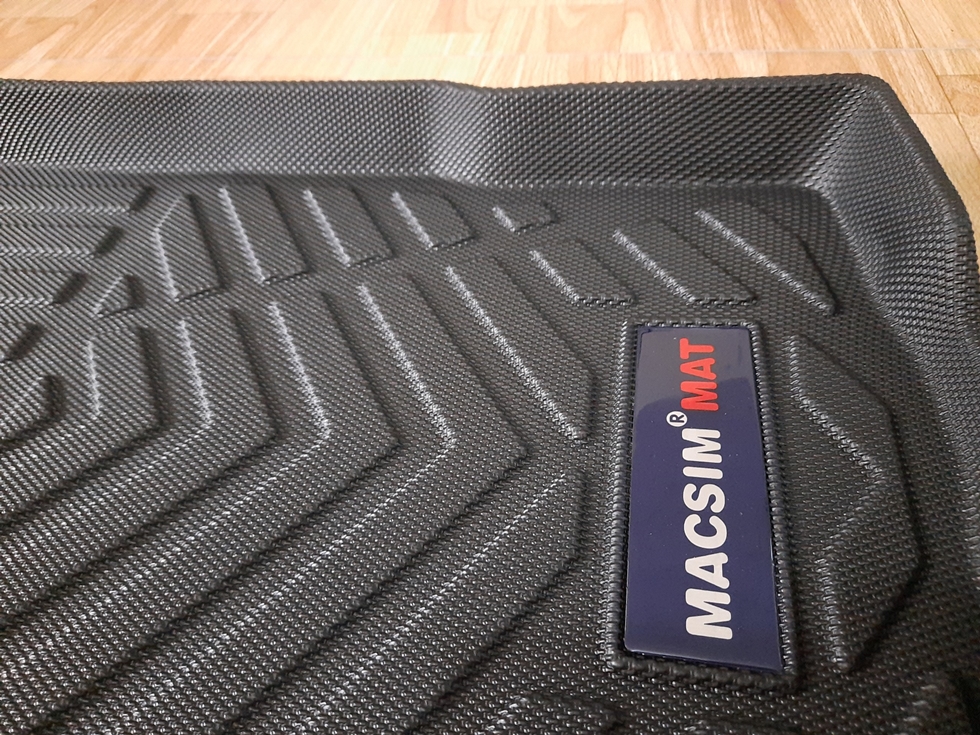 Thảm lót cốp xe ô tô BMW 520i/523i/528i (F10) 2011-2016 nhãn hiệu Macsim chất liệu TPV cao cấp màu đen