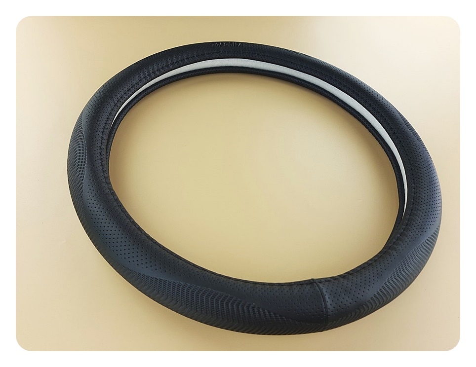 Bọc vô lăng cao cấp Macsim mã L17T mới chất liệu da thật - Khâu tay 100% - Lõi silicon size 39