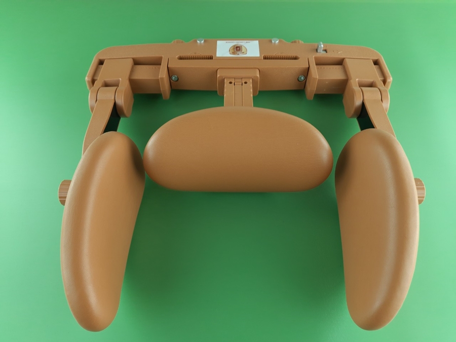 Gối tựa đầu ô tô cao cấp nhãn hiệu Macsim mã CHP02B màu nâu