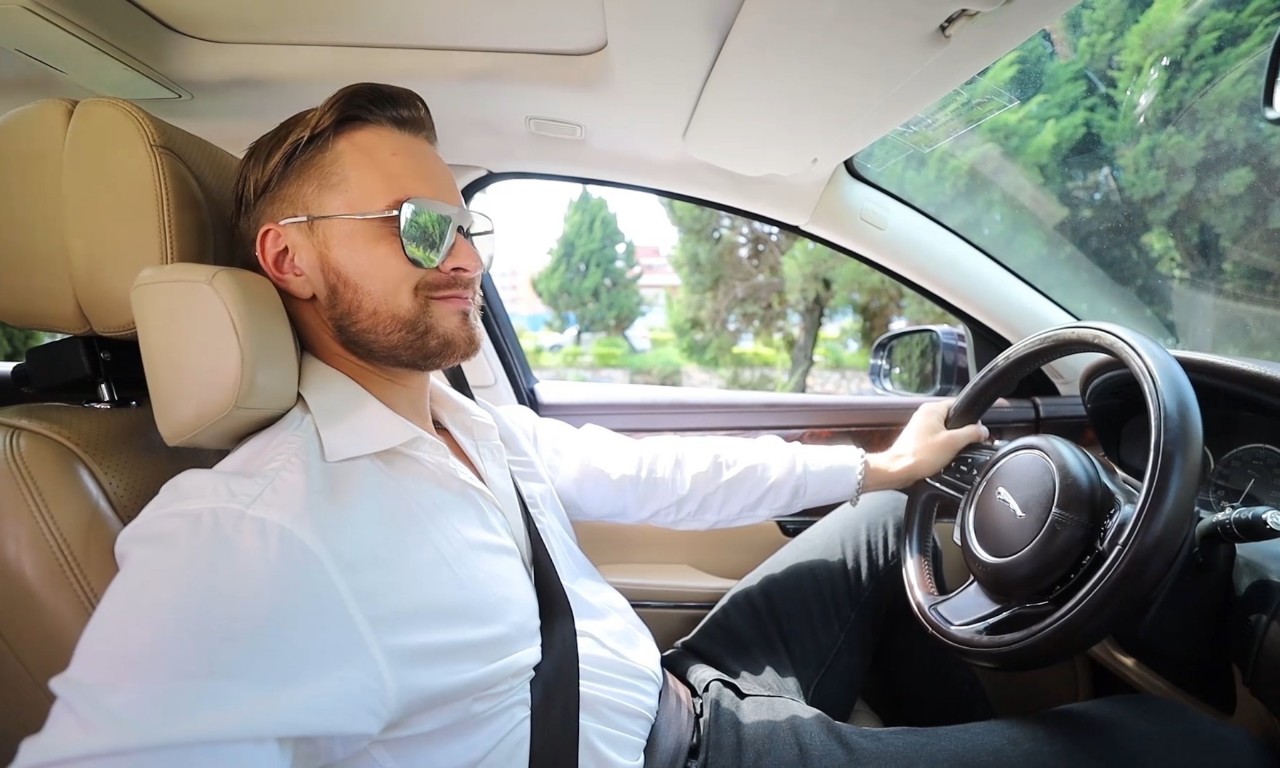 Gối tựa đầu ô tô cao cấp nhãn hiệu Macsim mã CHP03B màu be