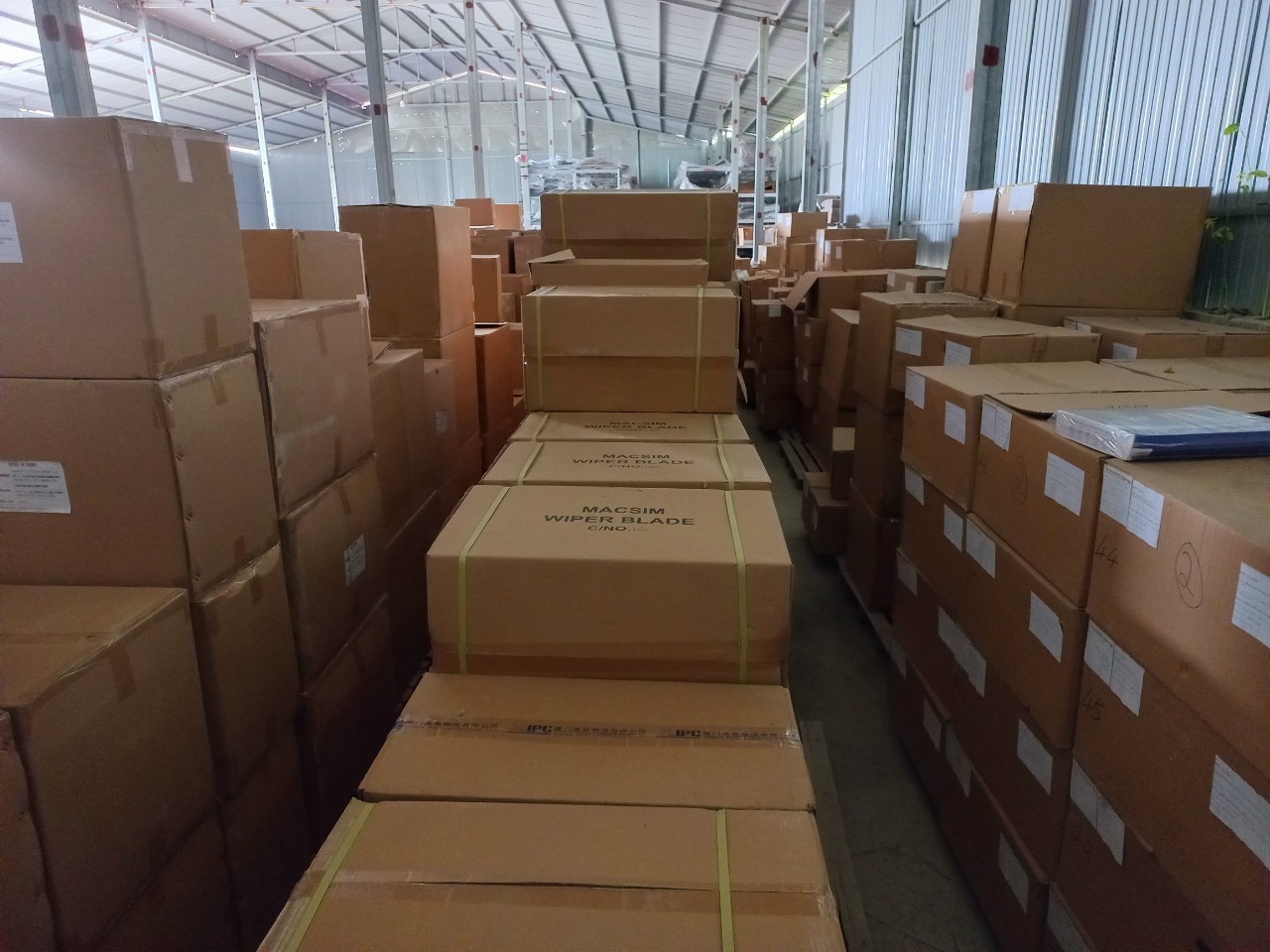 Thảm lót cốp ô tô Chevrolet Aveo 2012- (Sedan) Macsim - TPU Chống Nước, Bền Đẹp, Chuẩn Form Zin