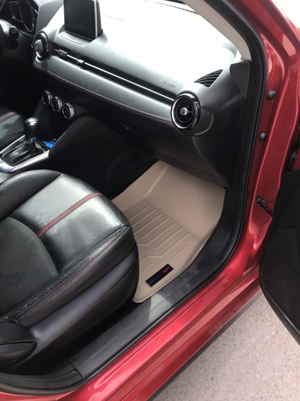 Thảm hn lót sàn xe ô tô Mazda 2 2016-đến nay Nhãn hiệu Macsim chất liệu nhựa TPV cao cấp màu be