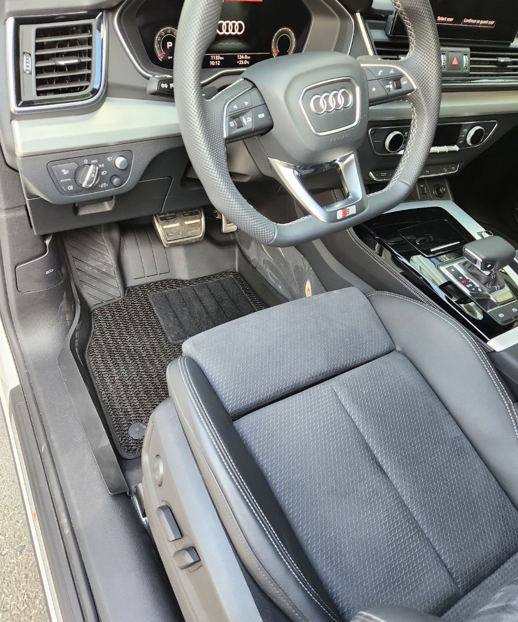 Thảm lót sàn ô tô 2 lớp cao cấp dành cho xe Audi Q5 2018+ nhãn hiệu Macsim 3w chất liệu TPE