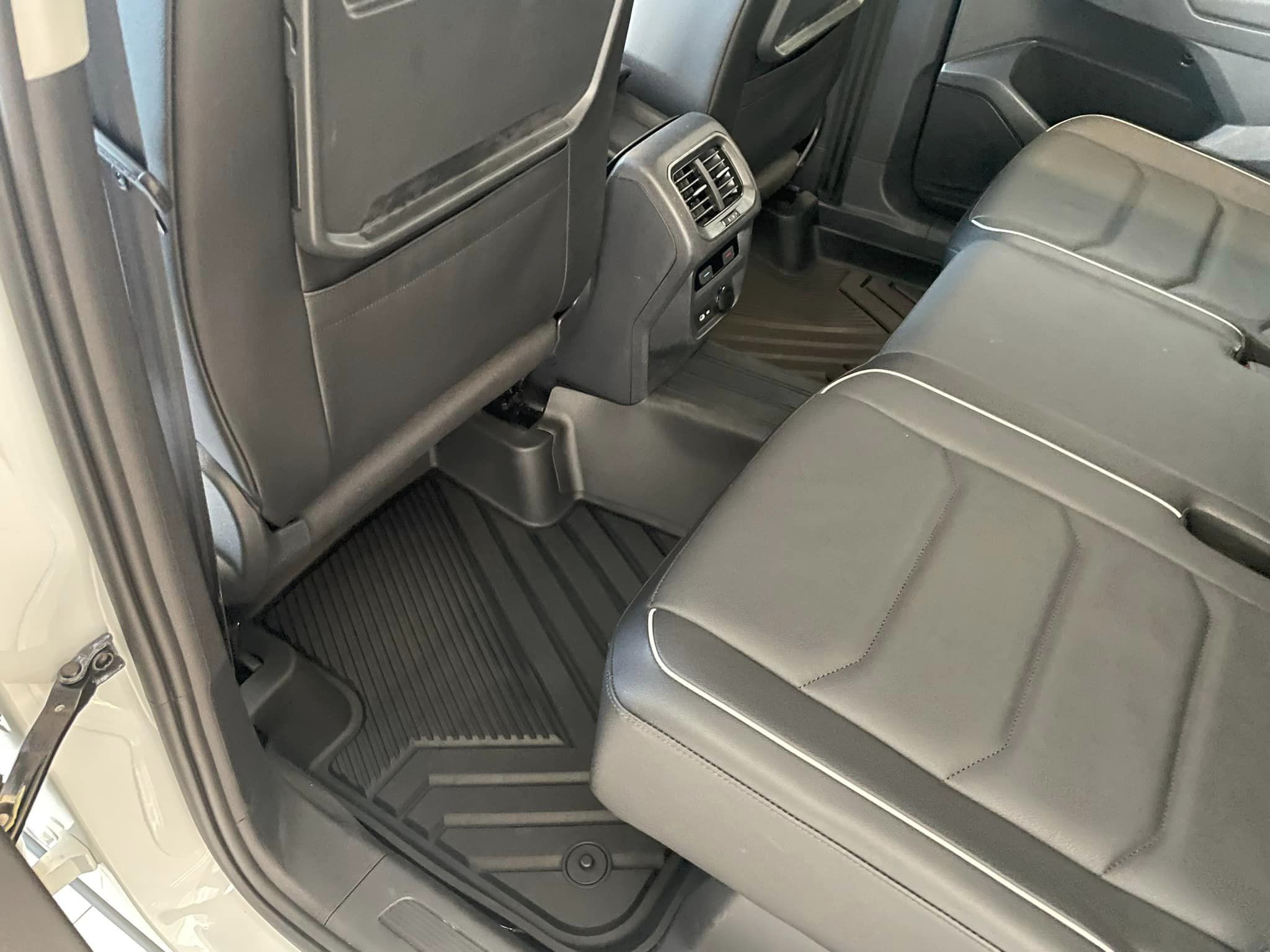 Thảm lót sàn xe ô tô Volkswagen Tiguan 2007-2017 Macsim 3W