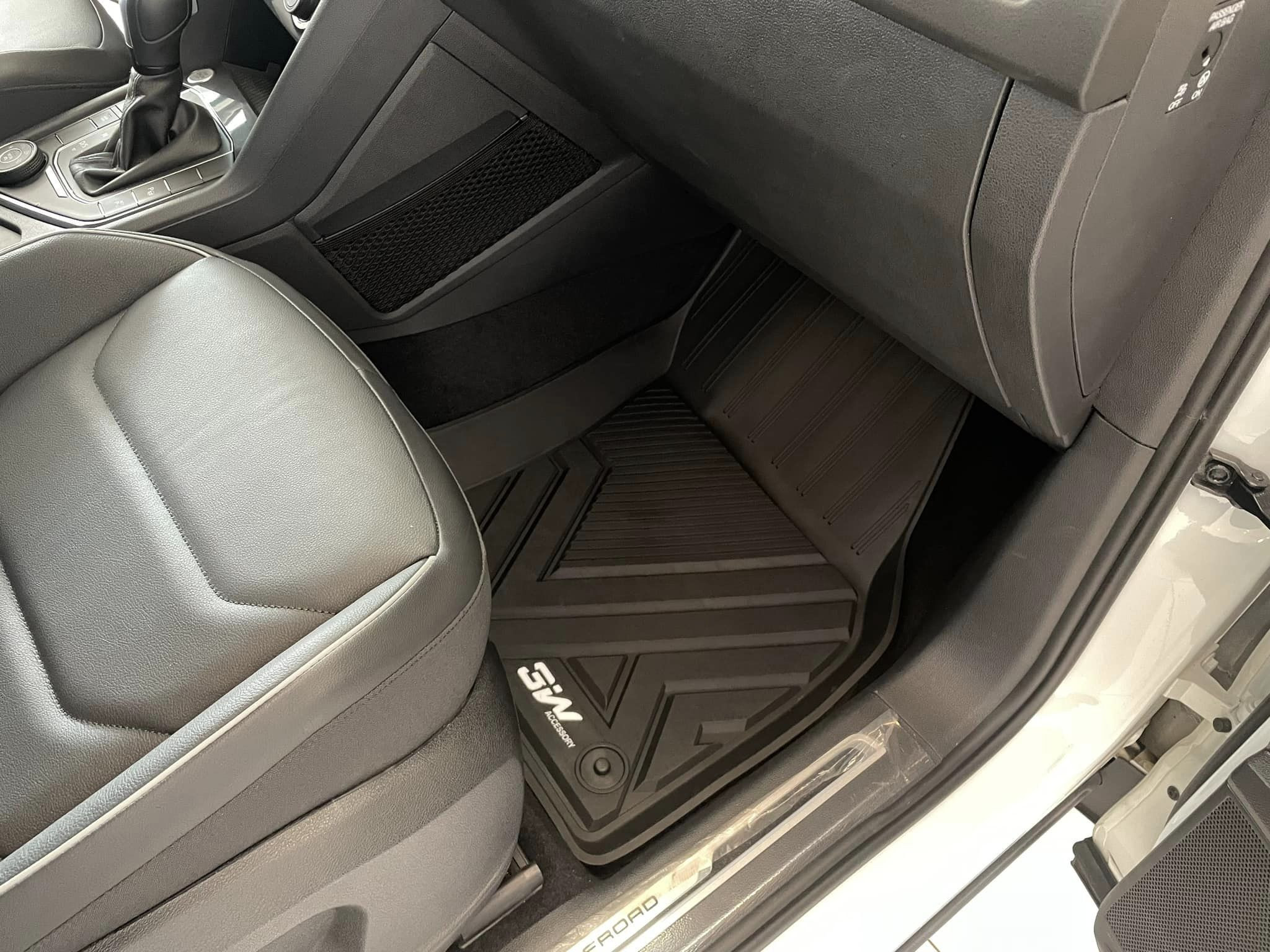 Thảm lót sàn xe ô tô Volkswagen Tiguan 2007-2017 Macsim 3W