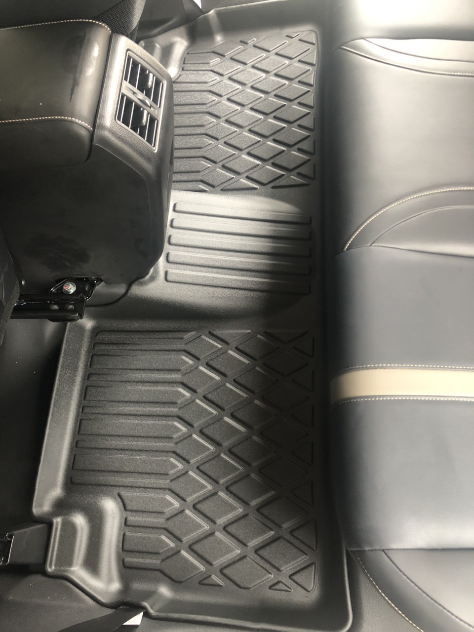 Thảm lót sàn ô tô Mitsubishi Xforce Macsim - TPE chuẩn phom, Sử dụng lâu dài (Mã 01)