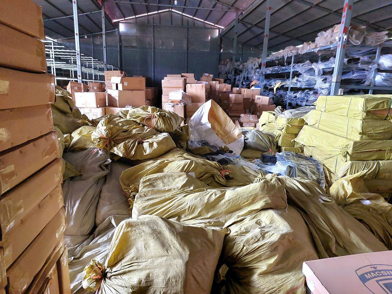 Thảm sd3 dạng lưới lục giác 2 lớp Mitsubishi Mirage (màu ghi)  bề mặt cao su siêu sạch nhãn hiệu Macsim