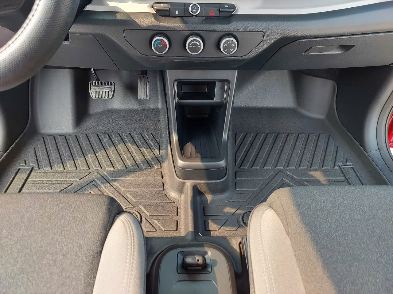 Thảm Lót Sàn Ô Tô VinFast VF3 (2023–2026) Macsim – TPE Chuẩn Phom, Dễ Vệ Sinh (Mã 03)