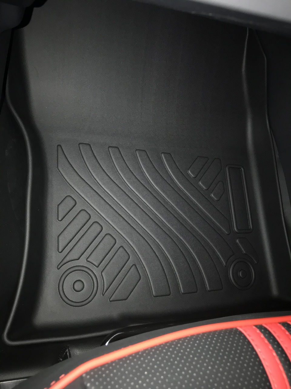 Thảm lót sàn ô tô Toyota Cross 2020 Macsim - Tpe chuẩn phom, Sử dụng lâu dài (Mã 03)