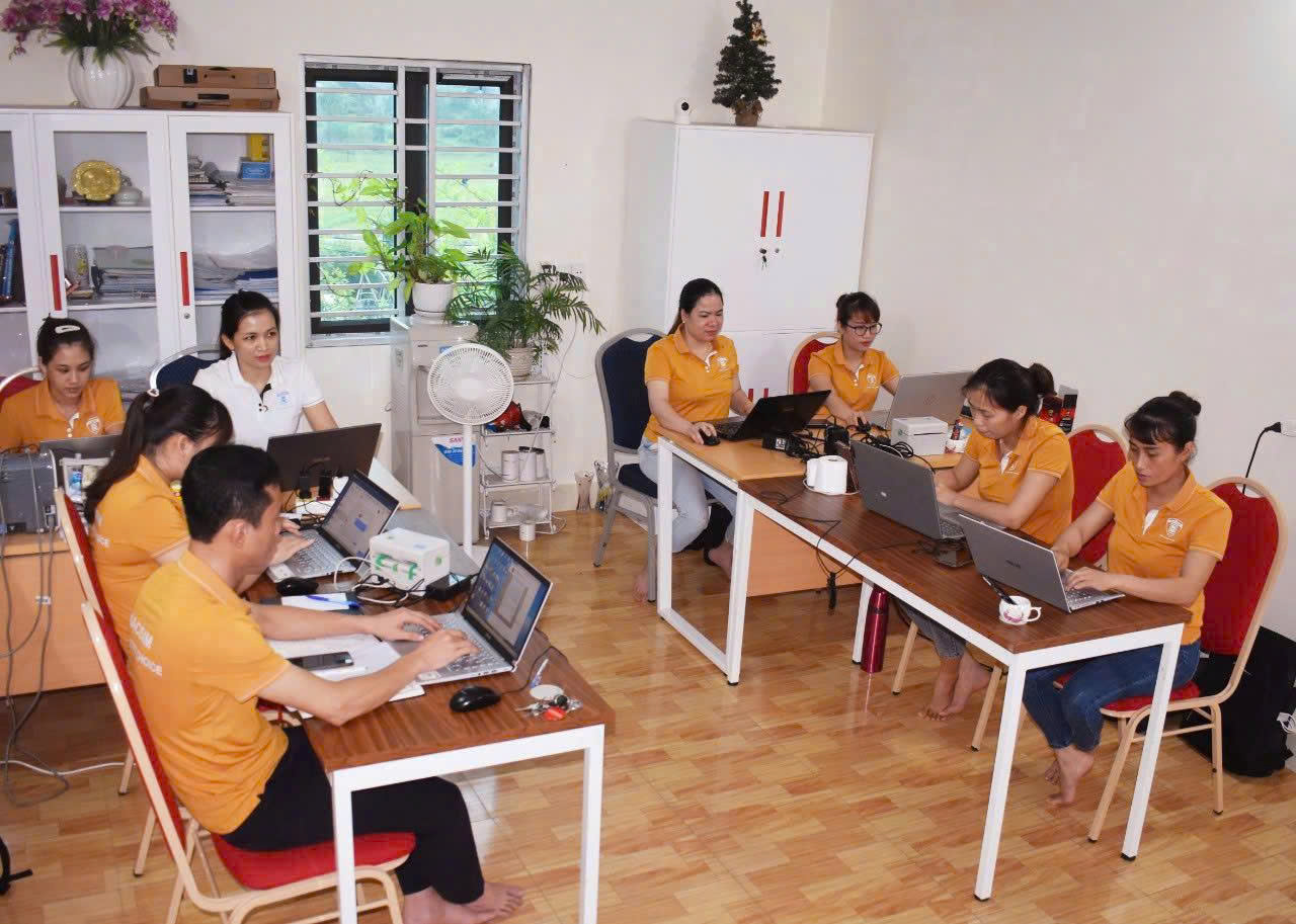 Thảm lót cốp ô tô Toyota Corolla (E140, E150) (2008-2013) MACSIM màu đen – TPU cao cấp, chuẩn form, sử dụng lâu dài