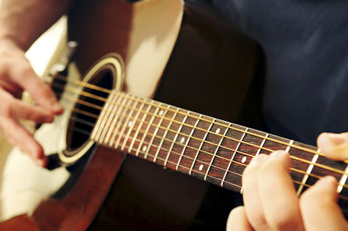 cach-moc-day-dan-guitar-va-cach-gay-day-dan-guitar
