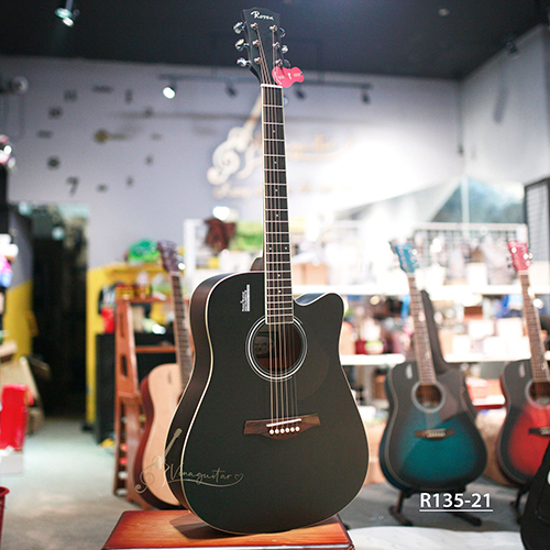 review-cua-hang-ban-guitar-gan-day-tai-ha-noi