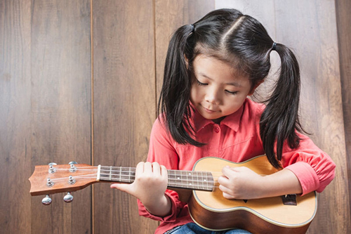 hoi-dap-hoc-dan-ukulele-de-hay-kho