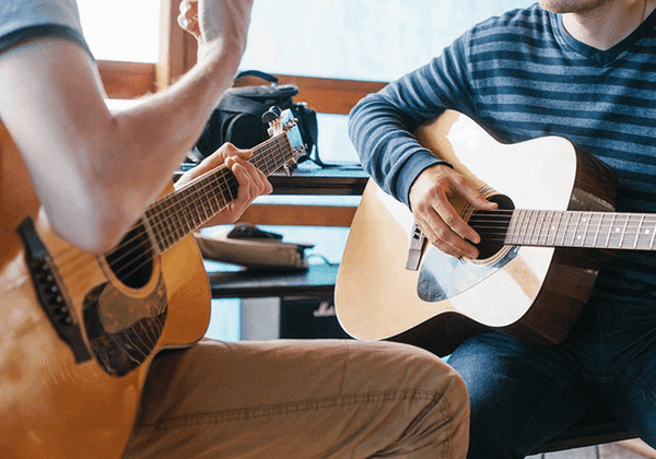khoa-hoc-day-danh-dan-guitar-co-ban-cho-nguoi-moi-bat-dau