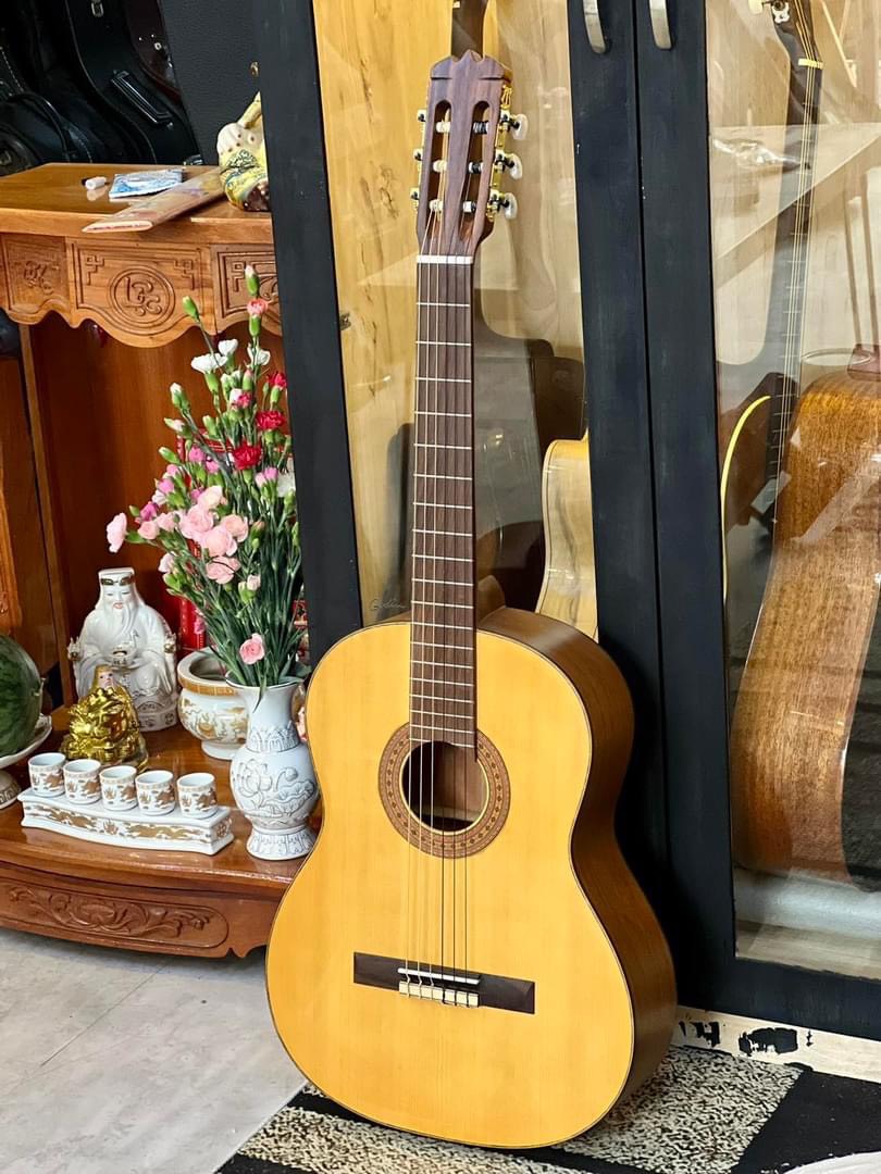 dan-guitar-classic-nhan-c04-xa-kho-qua-goc