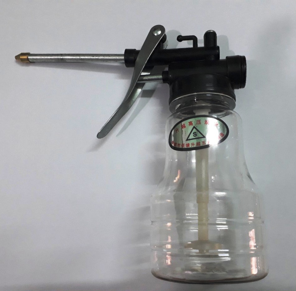 Vịt tra dầu 250ml bằng nhựa