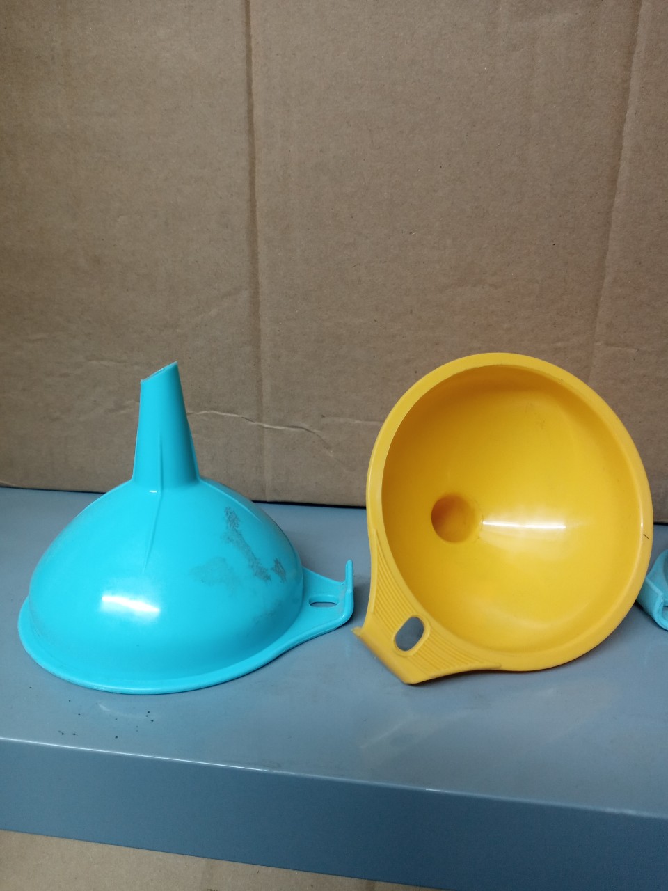 Phễu nhựa phi 9 có móc -TQ