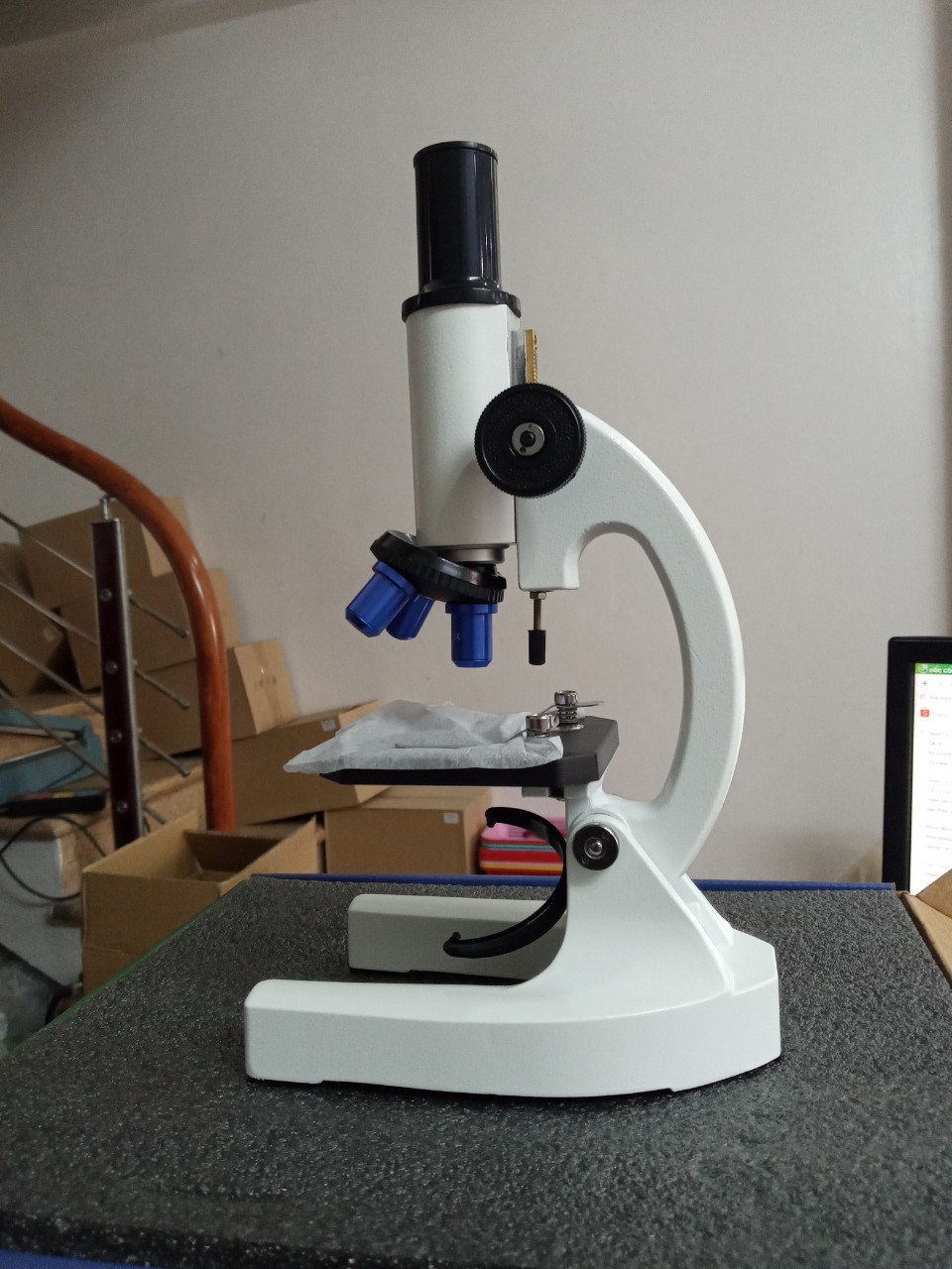 Kính hiển vi XSP-640X (1 thị kính)