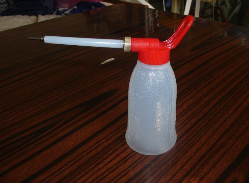 Bình tra dầu 180ml bằng nhựa