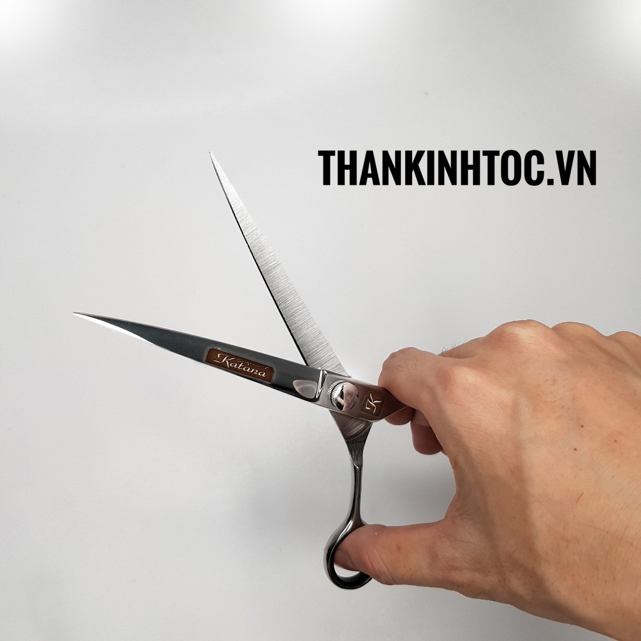 Kéo Mũi nhọn 7.0  Chuyên cắt & Vành viền tai KataPro C77