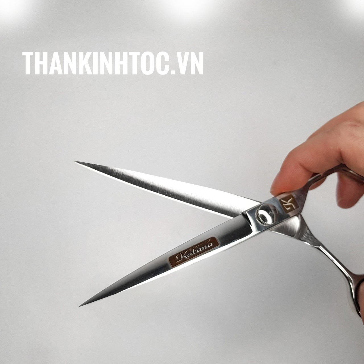 Kéo Mũi nhọn 7.0  Chuyên cắt & Vành viền tai KataPro C77