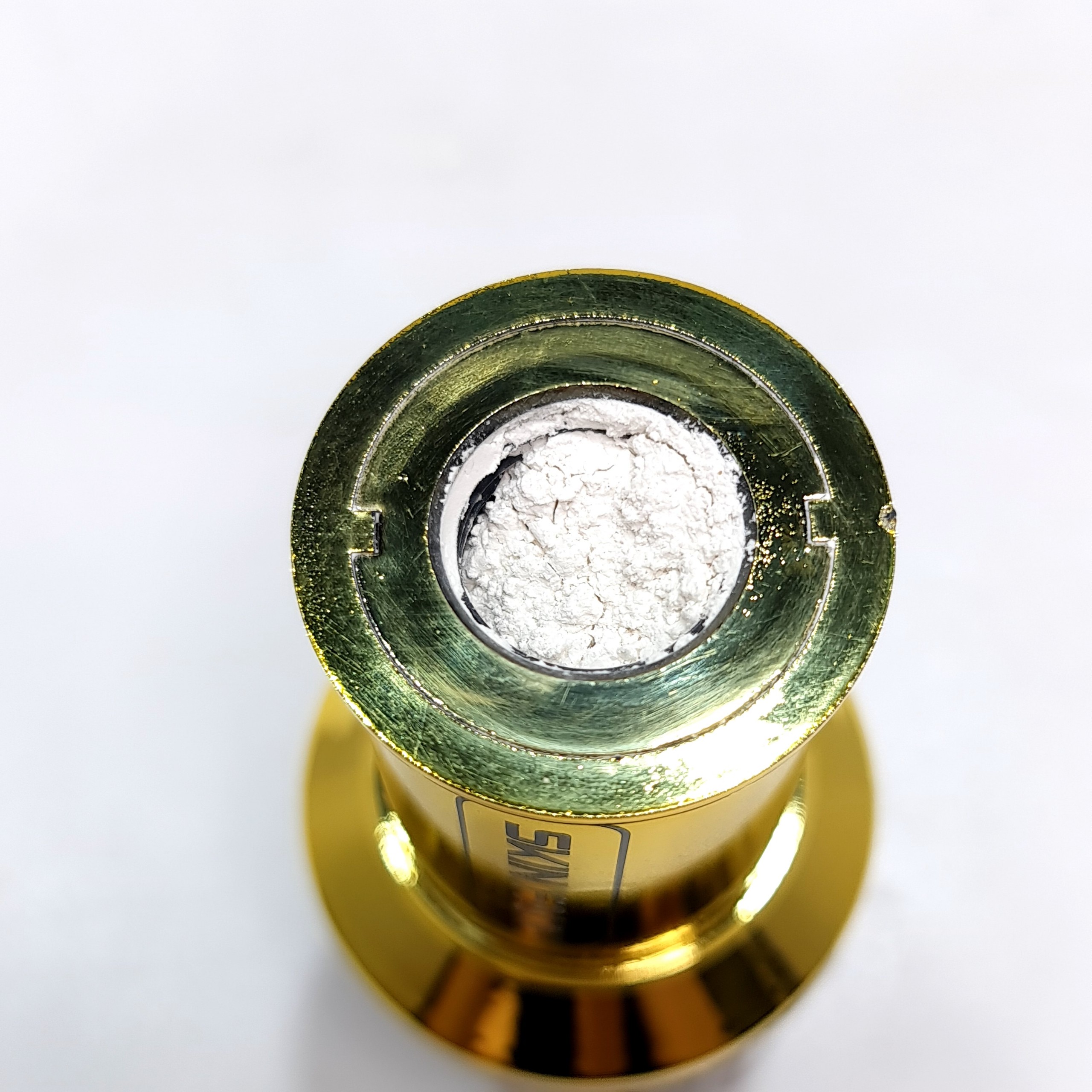 Cọ phủi chứa phấn C17 Gold Chính hãng