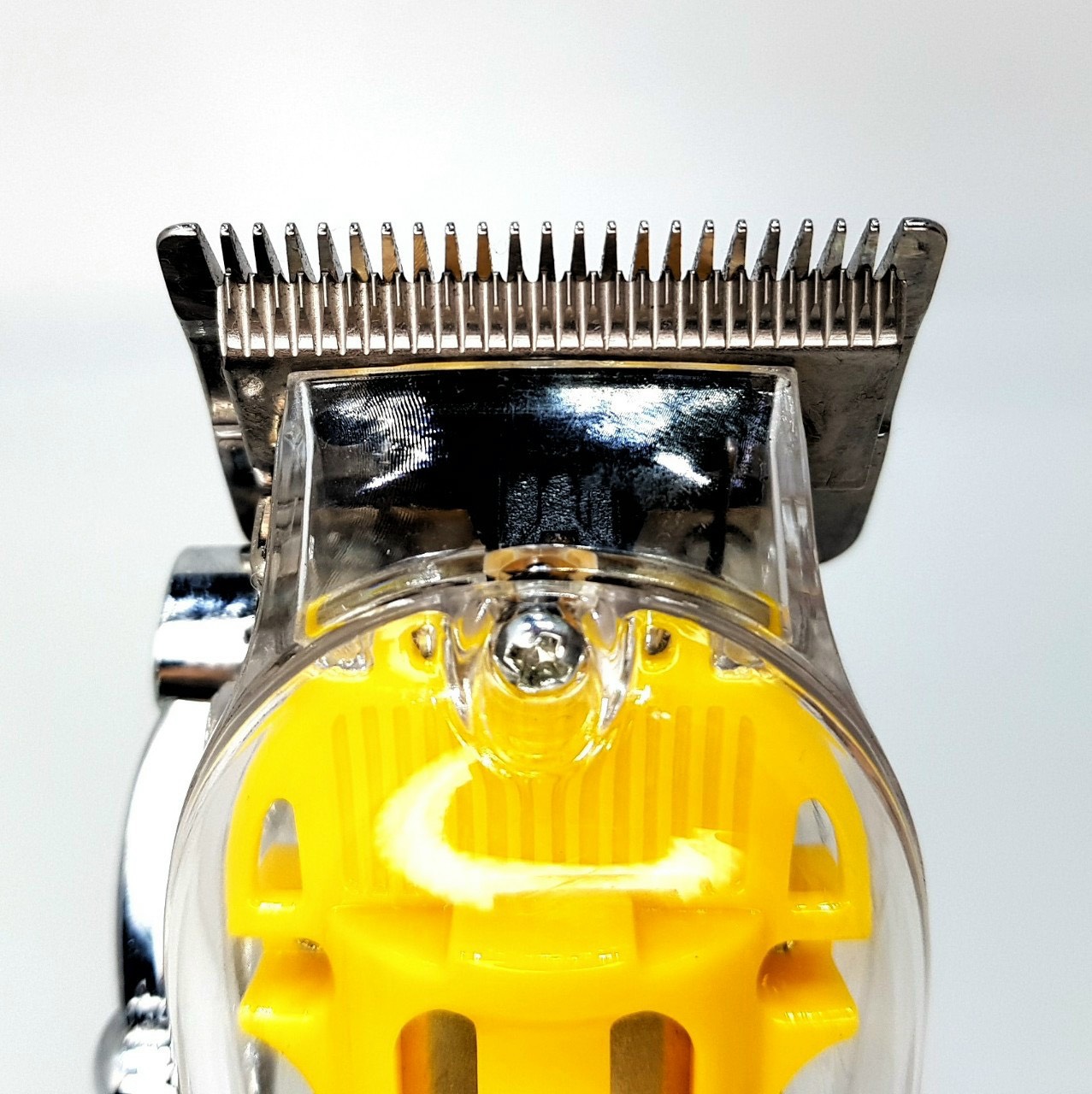 Tông đơ Pin Lưỡi đơn P7 LCD chính hãng