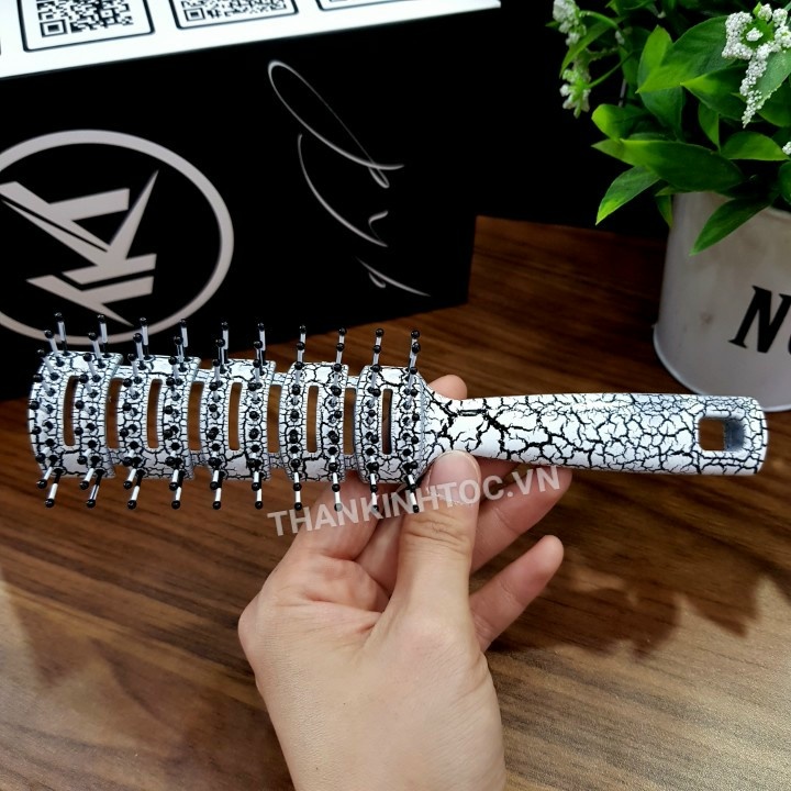 Lược Bán Nguyệt R1