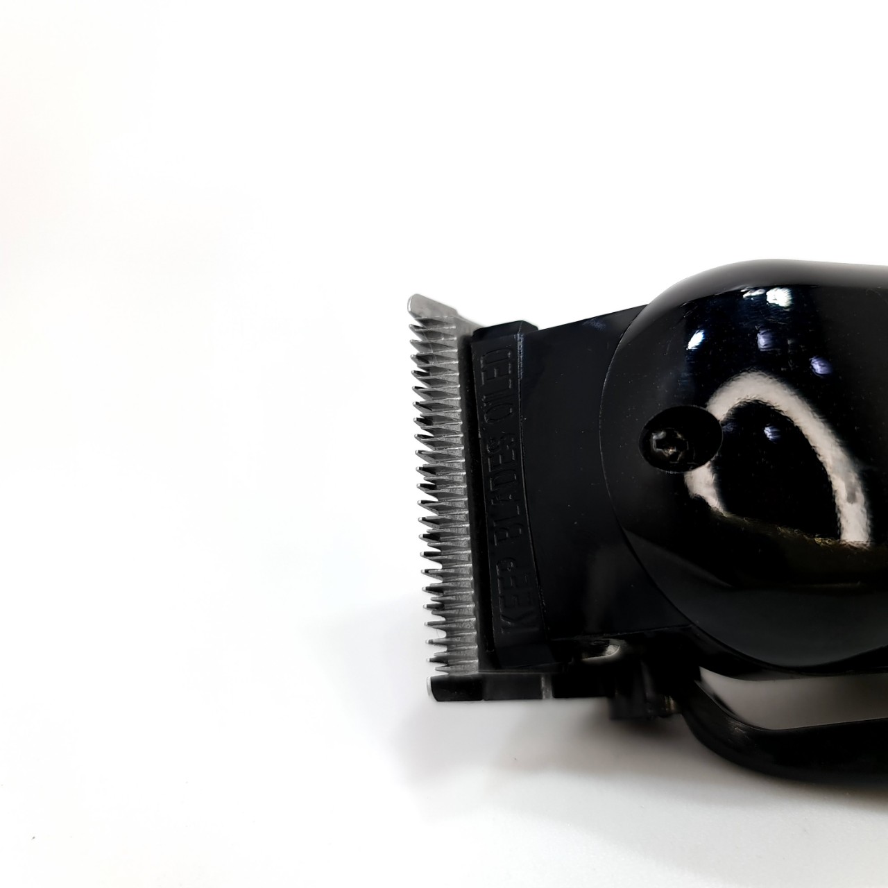 Tông đơ Pin Lưỡi đơn P34 Black chính hãng